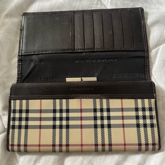 Burberry Kiss Check Long Wallet with Dark Brown Leather Trim! - Picture 3 of 6